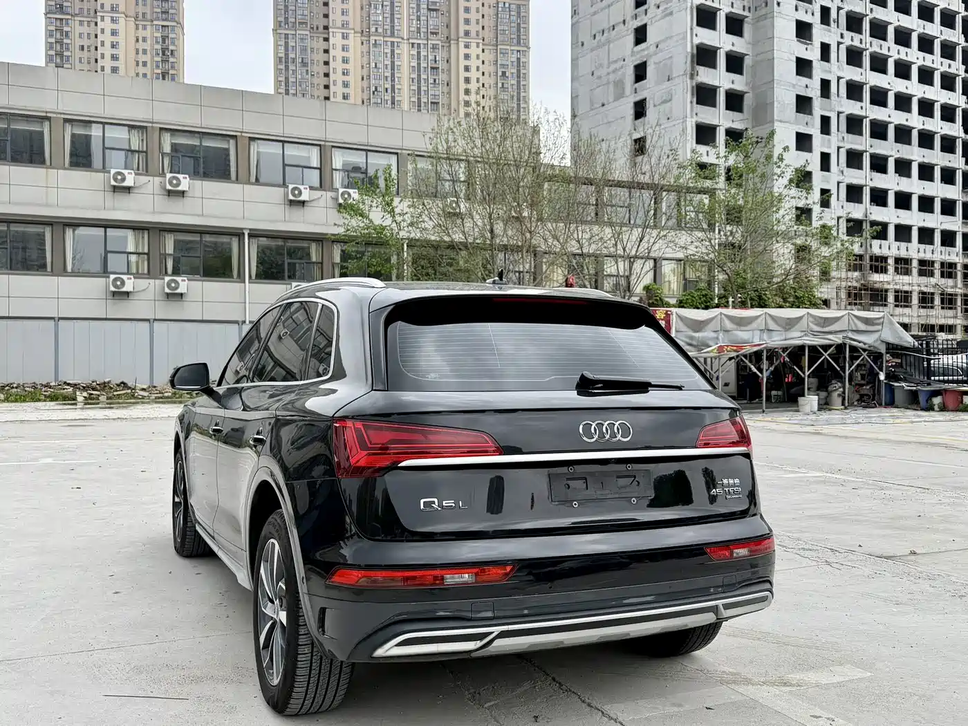 Audi Q5L 2025 45th Anniversary Edition 40 TFSI Dynamic Fashion фото 9