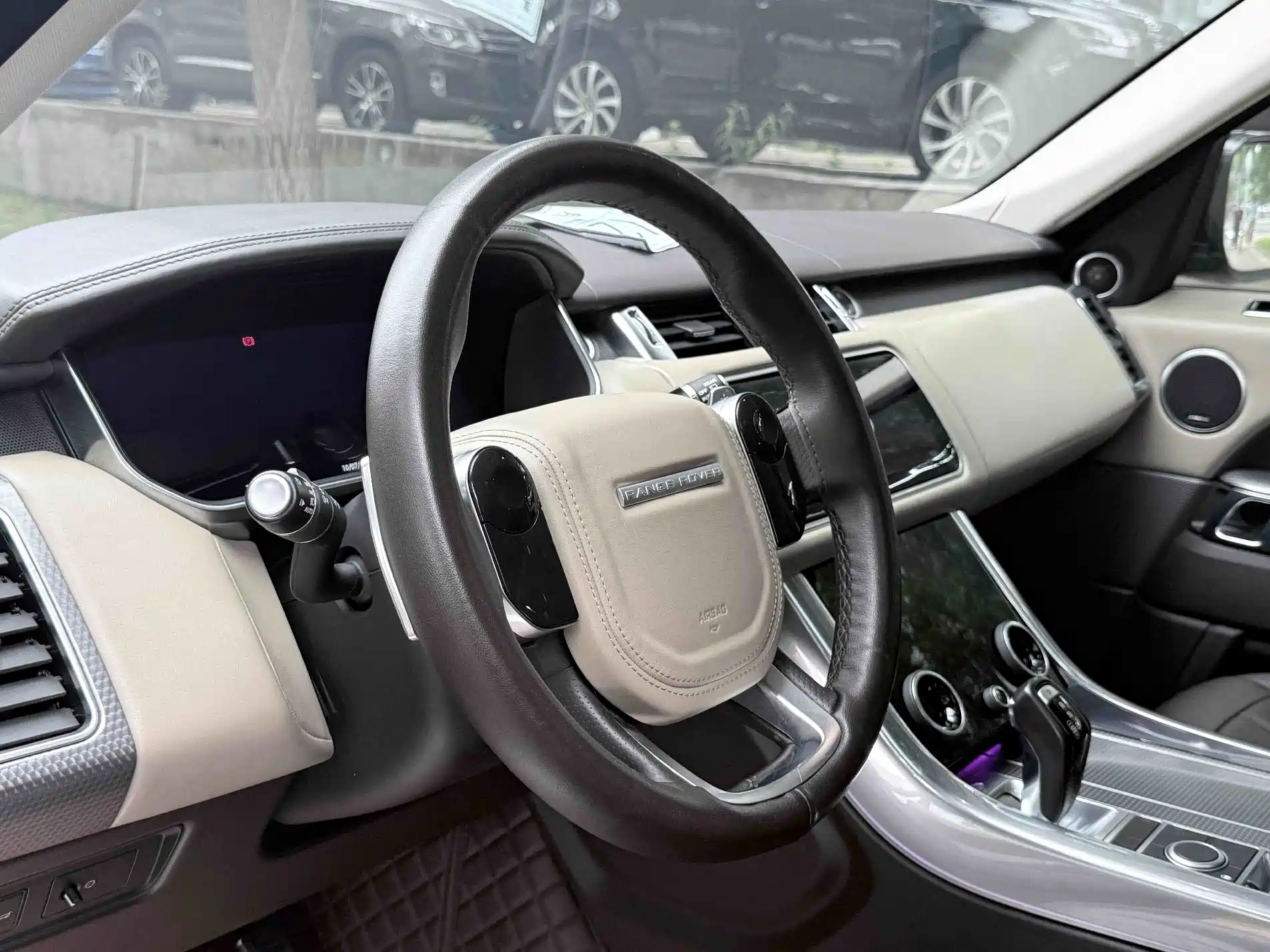 Photo 17 - Land Rover Range Rover Sport