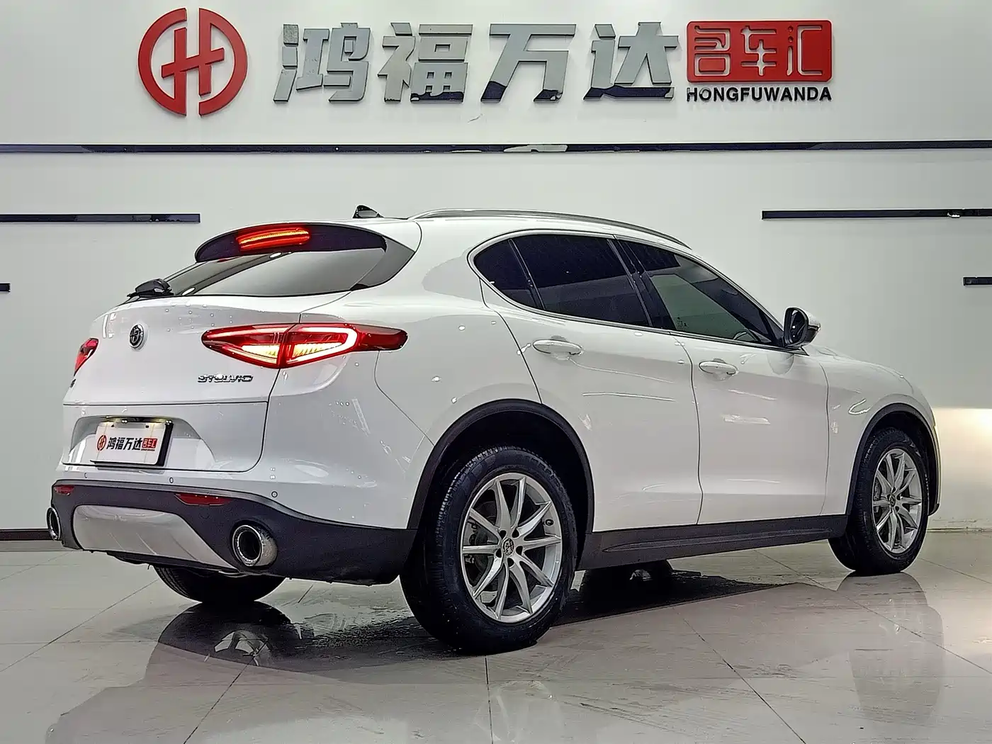 Alfa Romeo Stelvio 2019 2017 2.0T 200HP Luxury Edition