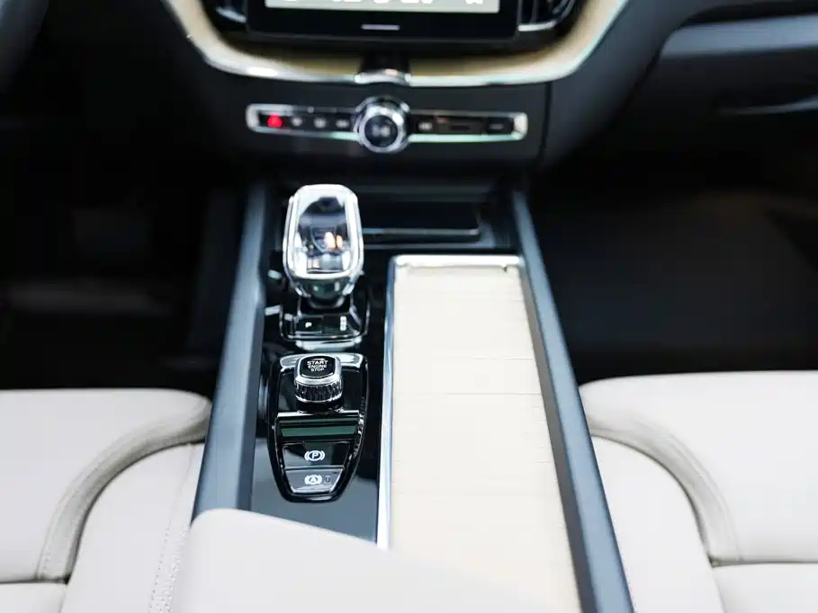 Volvo XC60 Plug-in Hybrid 2025 2025 Plug-in Hybrid Long Range AWD Zhiyuan Luxury Edition