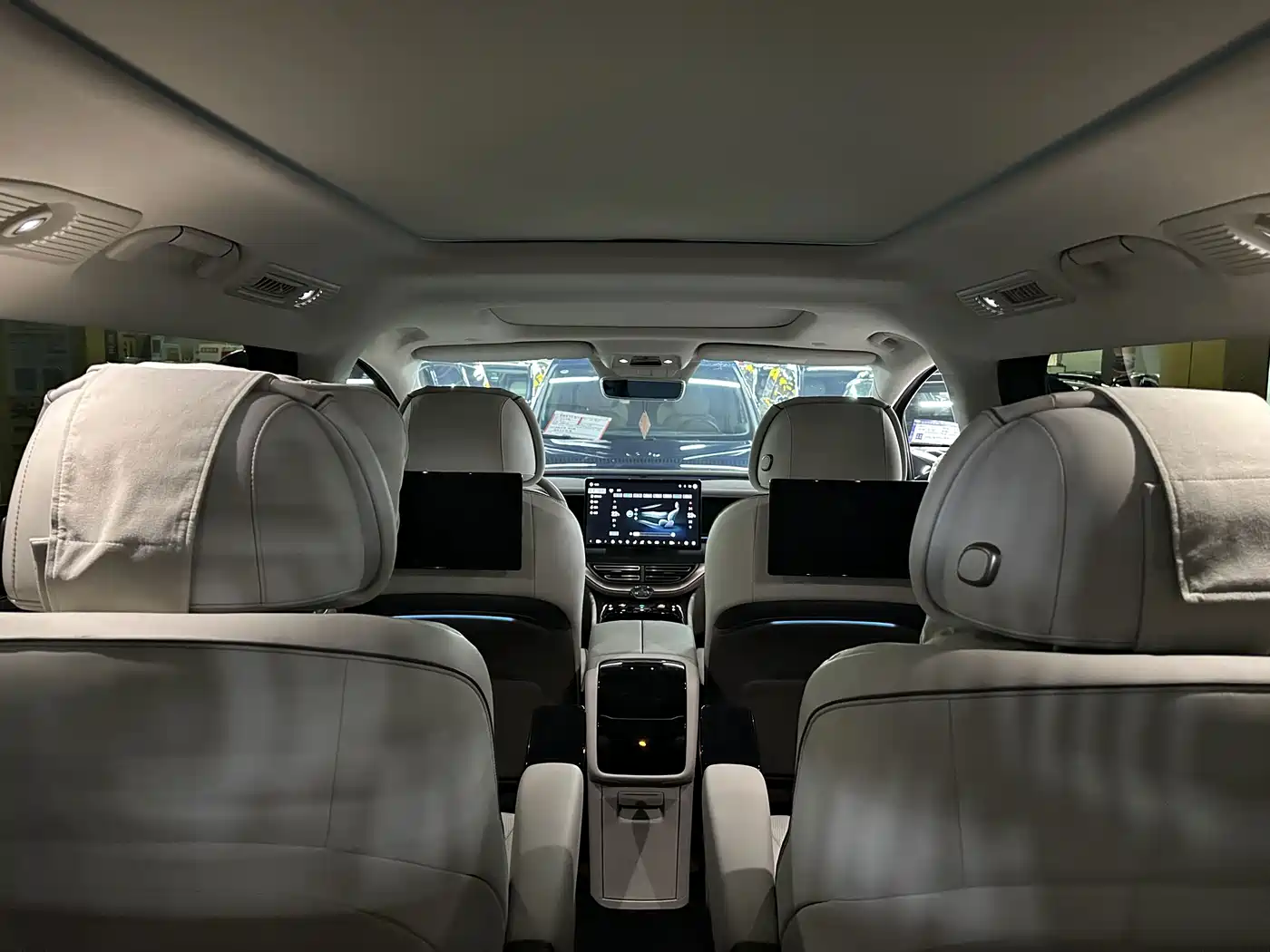 Denza D9 2023 2022 DM-i 970 AWD Flagship