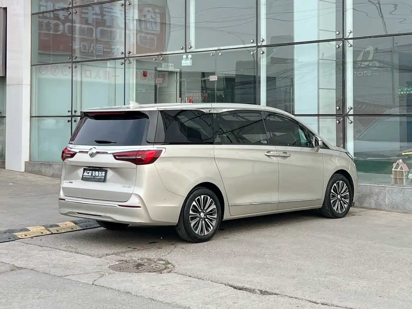 Buick GL8 2022 ES Landmark 653T Flagship фото 4