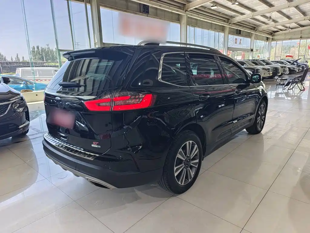 Фото 24 - Ford Edge