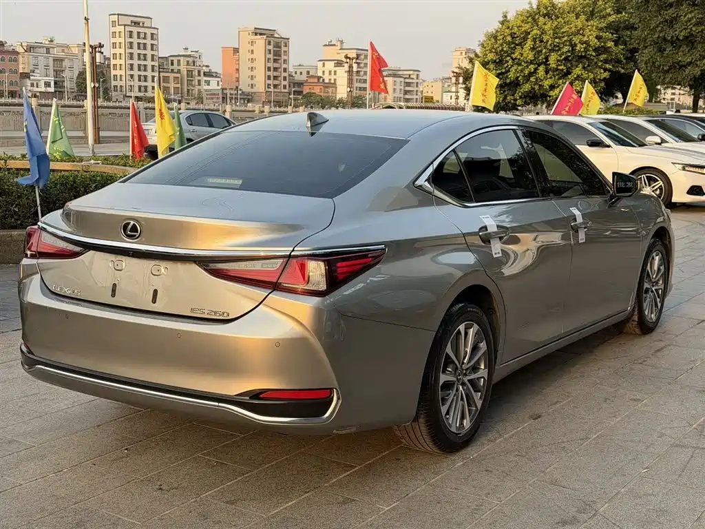 LEXUS ES