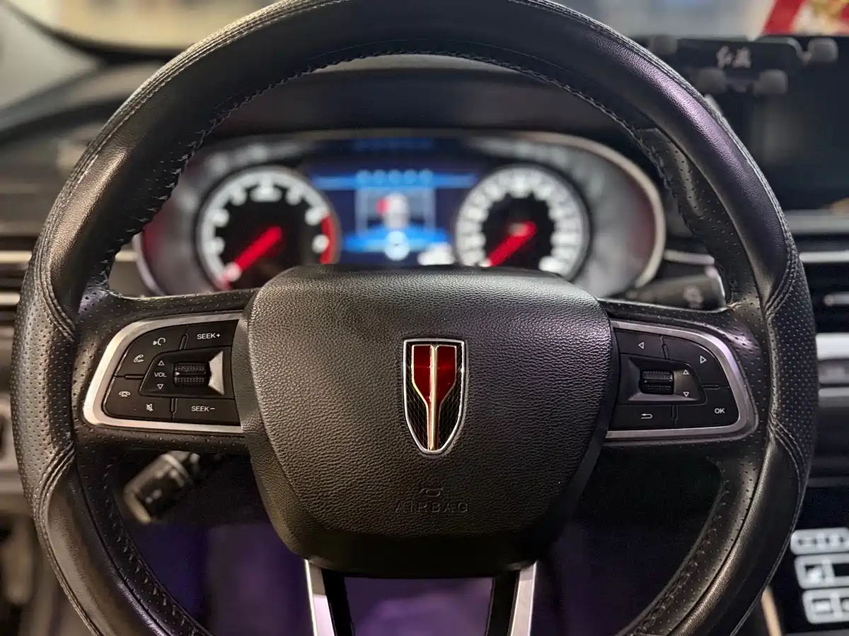 Фото 8 - Hongqi H5