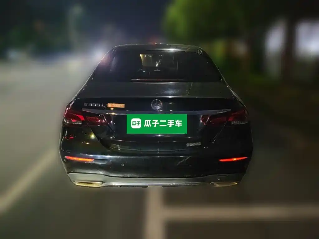 Фото 3 - Mercedes-Benz E-Class