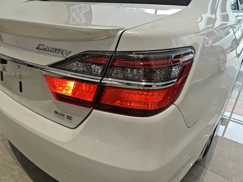 Photo 8 - Toyota Camry