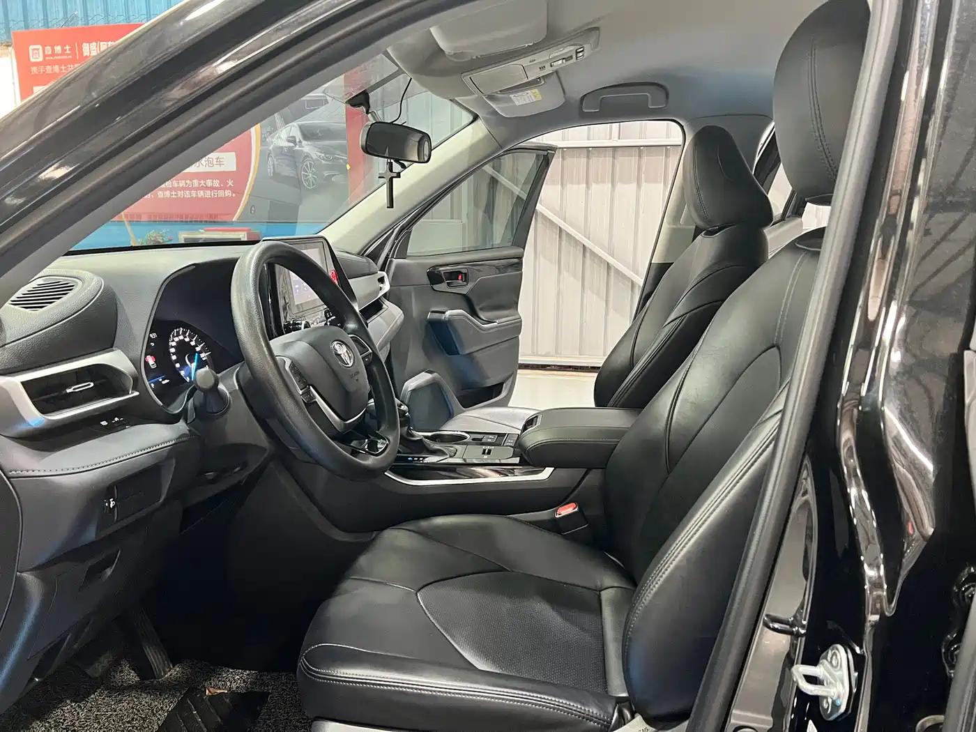 Toyota Highlander 2023 2.5L Smart Hybrid Dual Engine FWD Elite 7-Seater фото 4