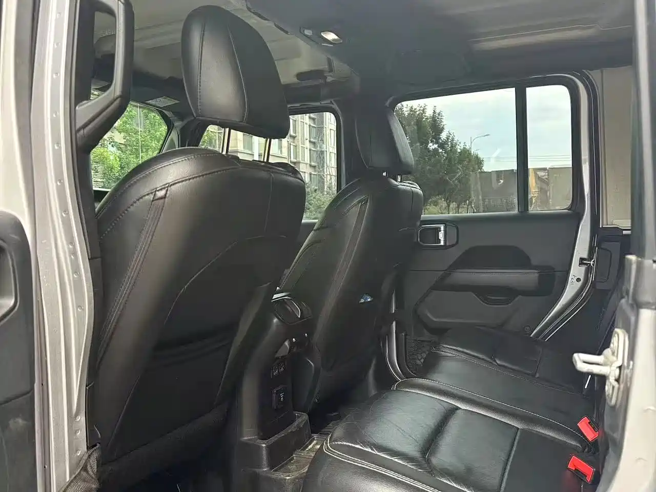 Фото 9 - Jeep Wrangler