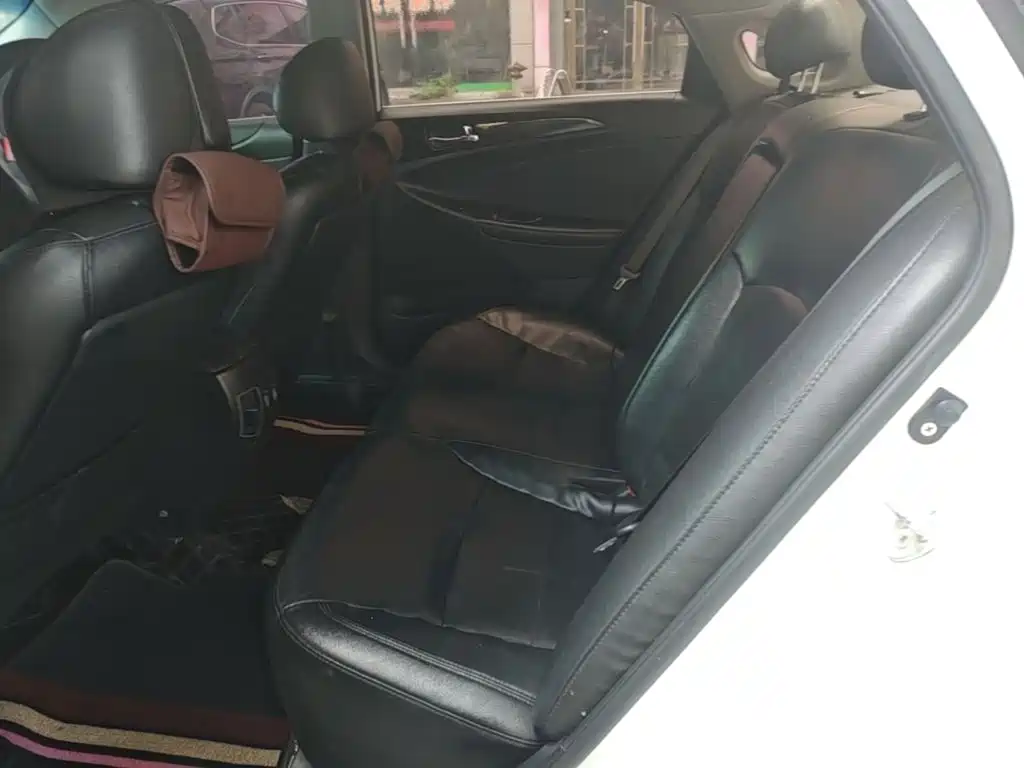 Photo 17 - Hyundai Sonata