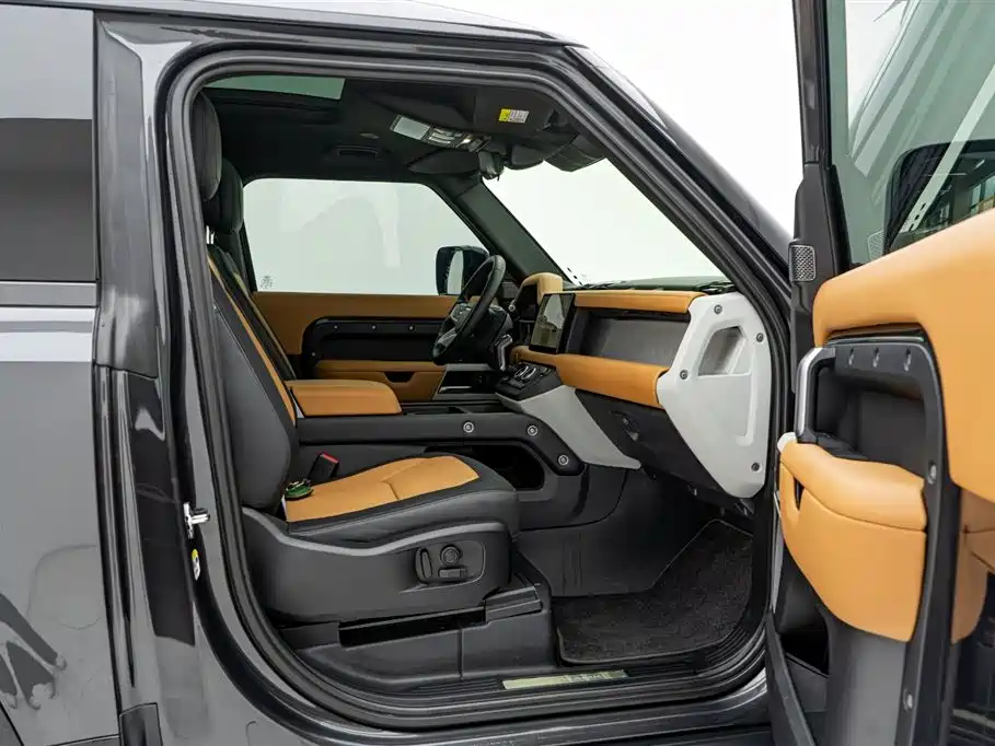 Land Rover Defender 2023 Model 90 2.0T P300 X-DYNAMIC HSE фото 17