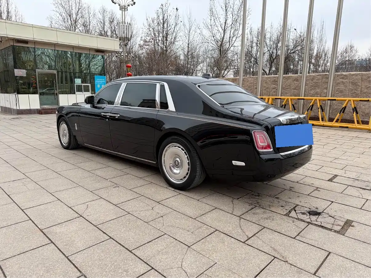 ROLLS-ROYCE PHANTOM