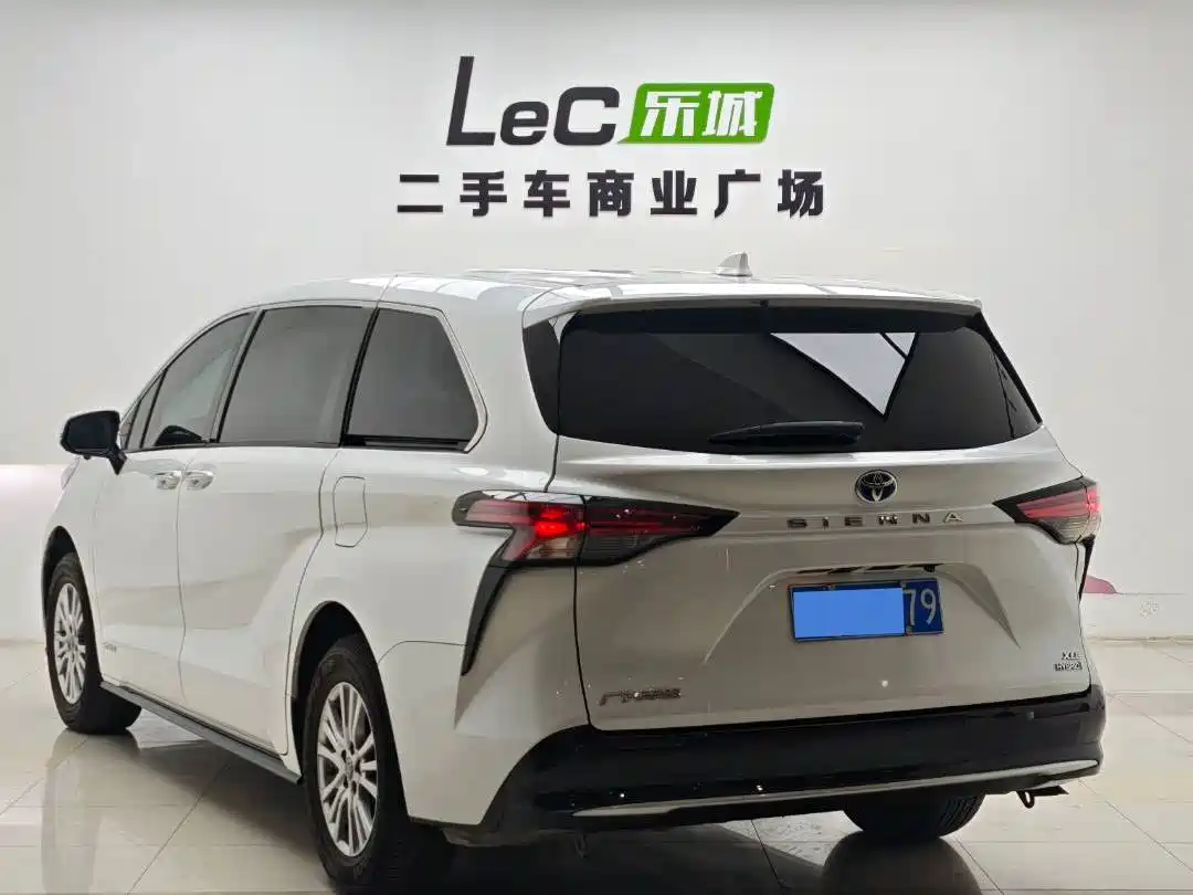 Toyota Sienna 2021 2.5L Hybrid Luxury Edition фото 14