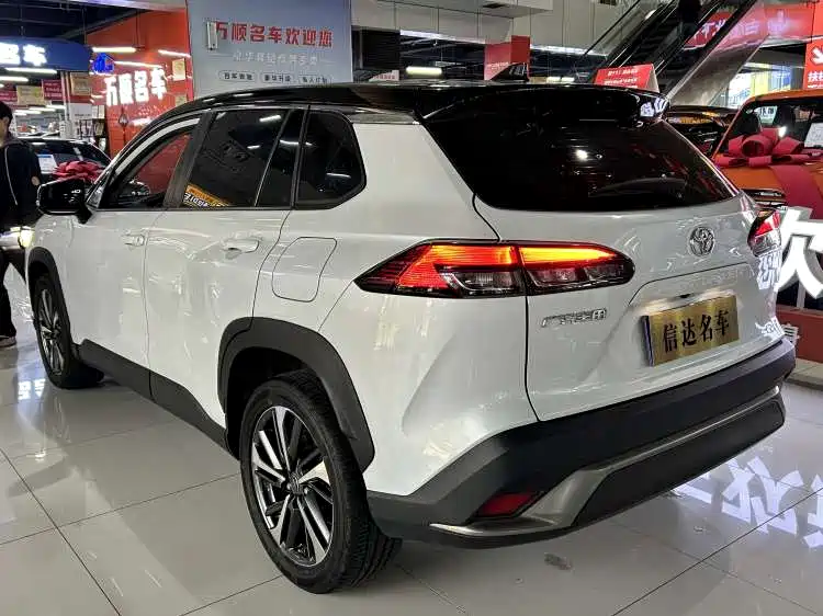 Toyota Frontlander 2022 2.0L CVT Luxury PLUS Edition фото 19