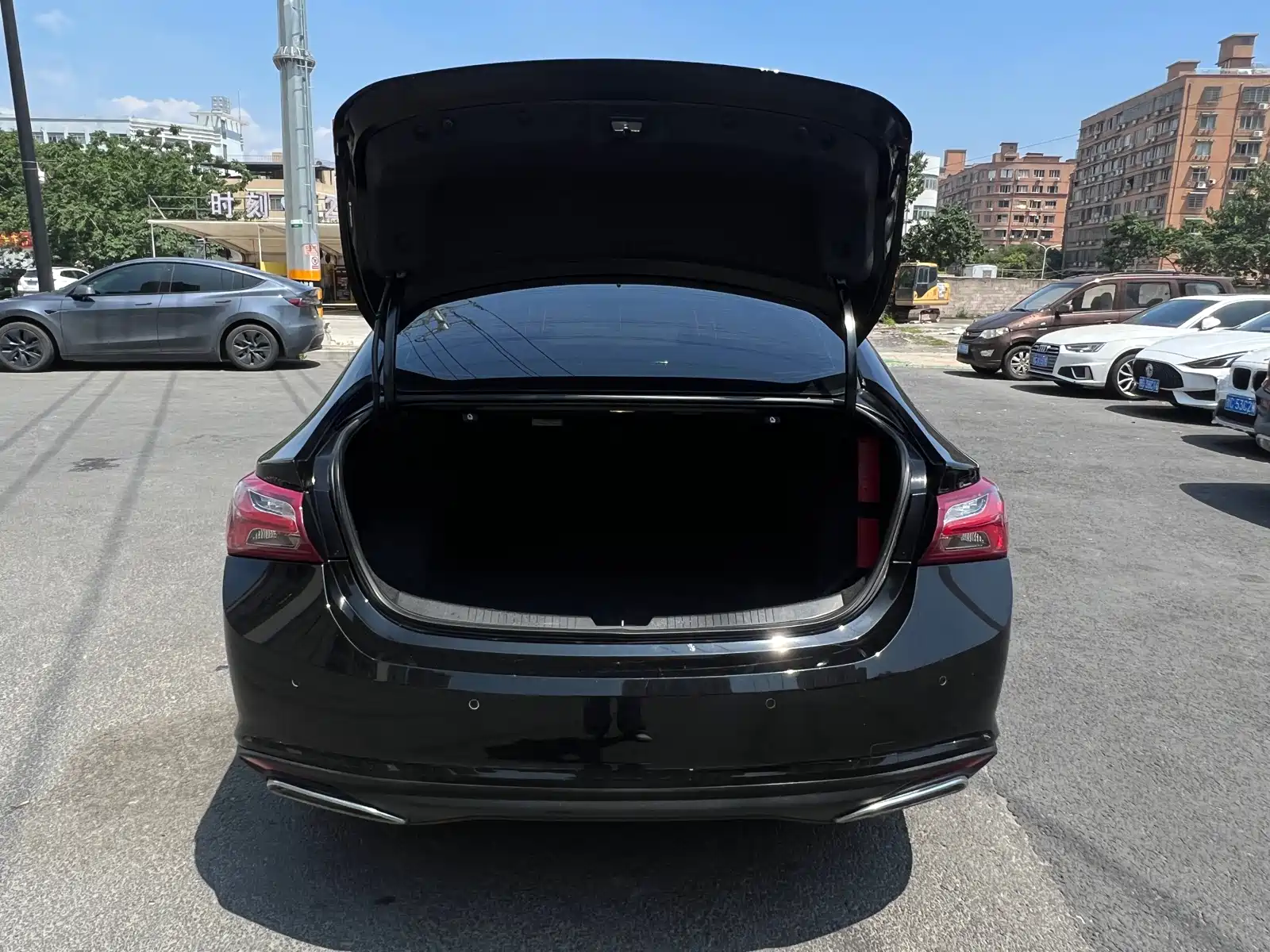 Photo 24 - Chevrolet Malibu XL