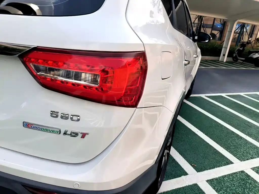 Dongfeng Fengguang Fengguang 580 2016 2016 Model 1.5T Manual Luxury Version