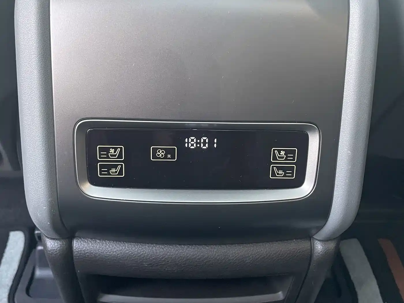 Denza N8 2023 2023 4WD Super Hybrid Flagship 6-seater