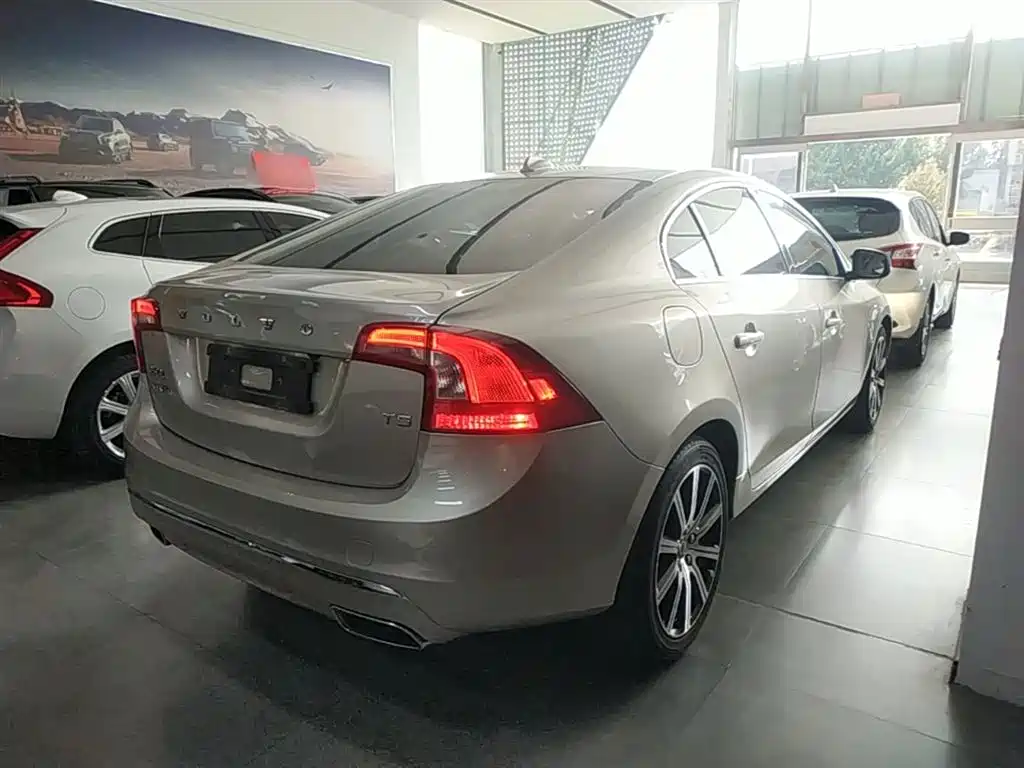 VOLVO S60