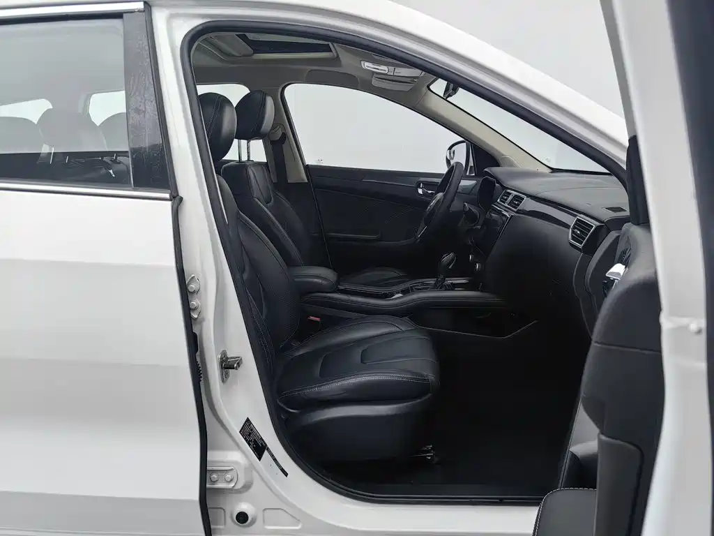 Dongfeng Fengguang Fengguang 580 2016 2016 Facelift 1.5T CVT Comfort