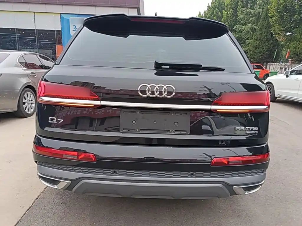 Фото 6 - Audi Q7
