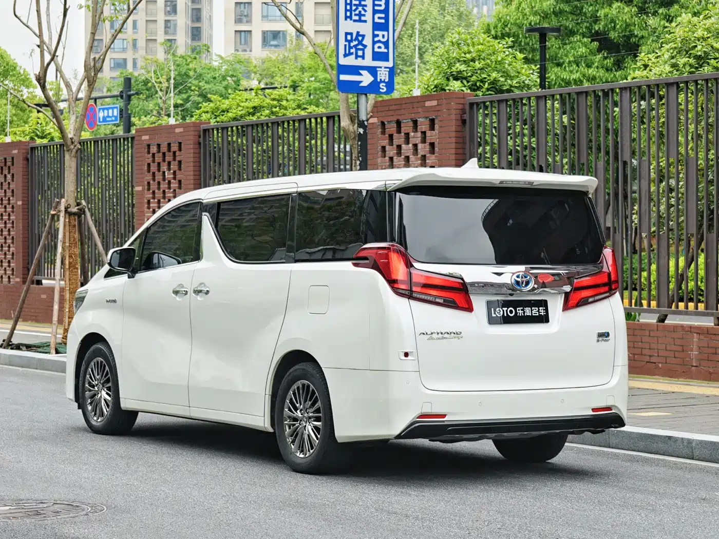 Toyota Alphard 2020 Hybrid 2.5L Luxury Edition фото 5