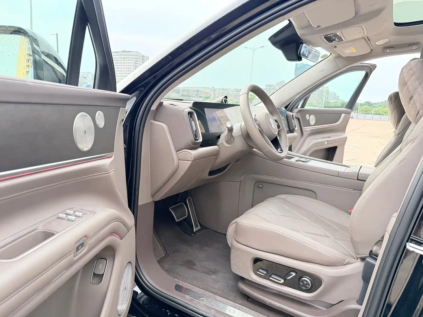 AITO Wenjie AITO M9 2025 Extended Range Ultra 52kWh 6-Seater фото 13