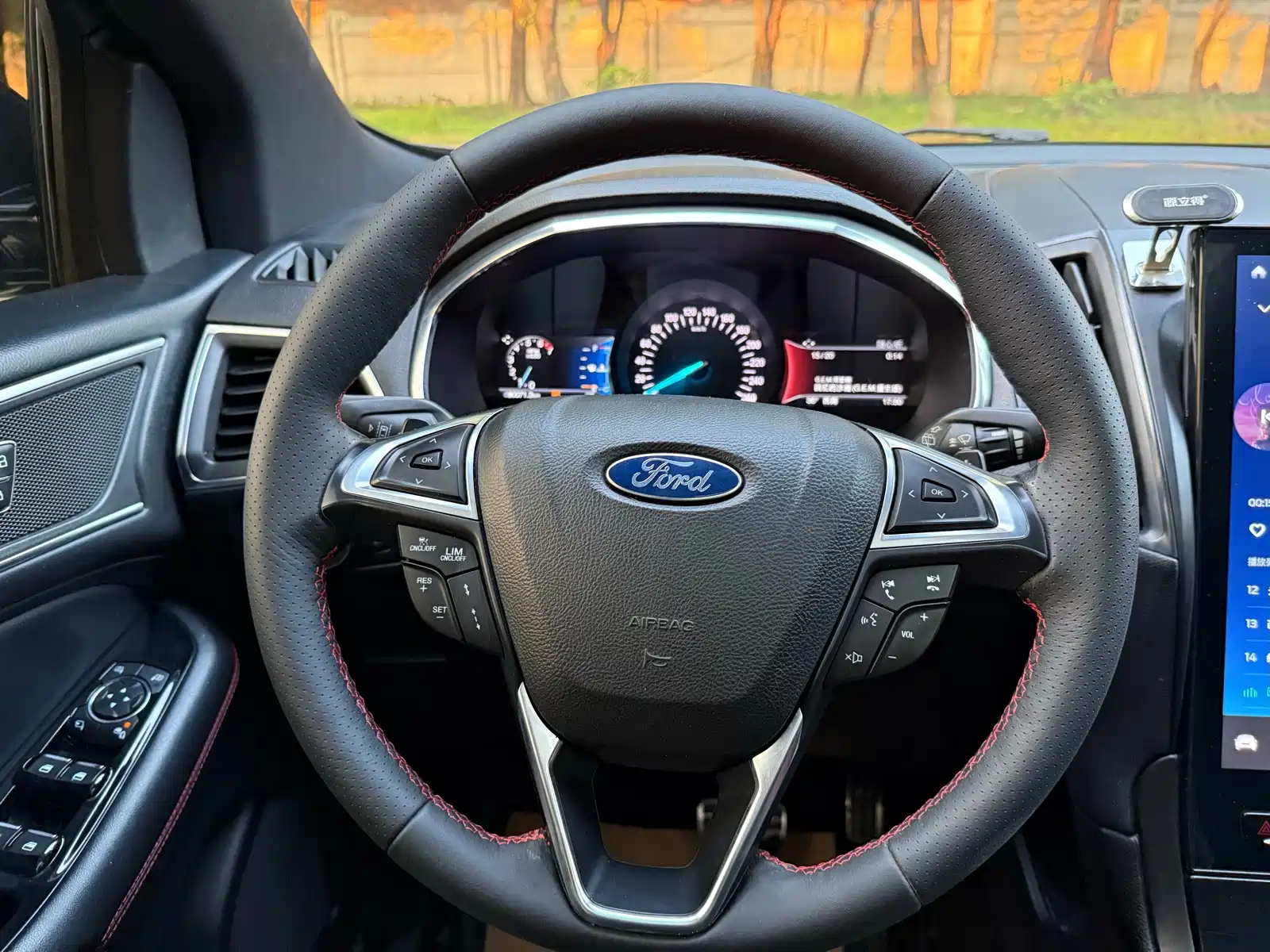 Фото 8 - Ford Edge