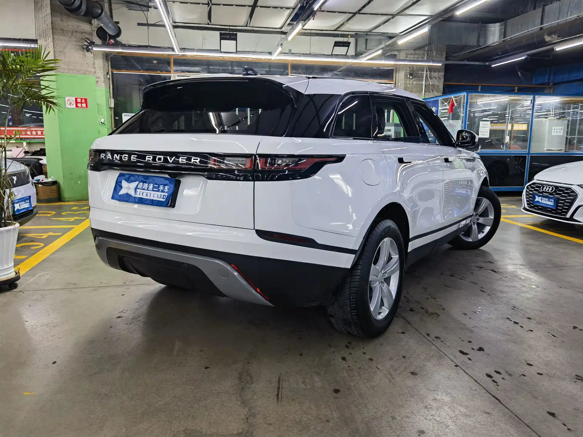 Фото 6 - Land Rover Range Rover Velar
