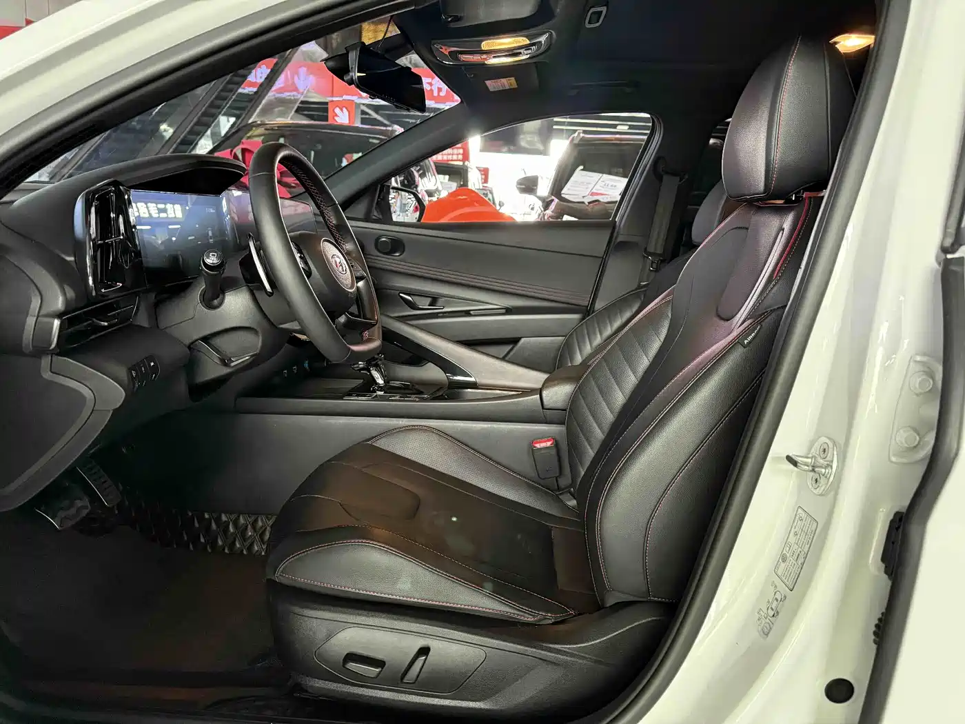 Hyundai Elantra 2022 240TGDi DCT LUX Premium Edition фото 2