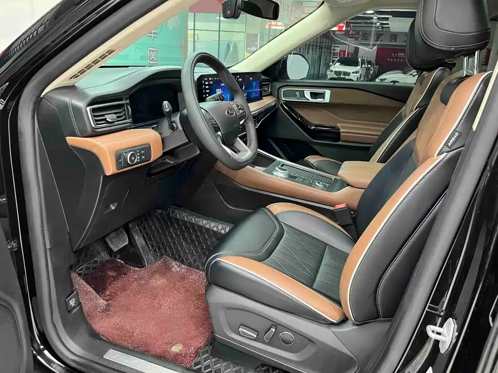 Фото 16 - Ford Explorer