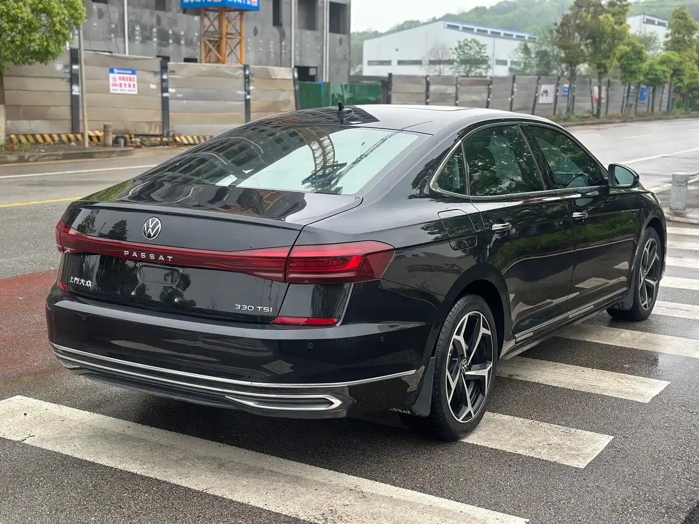Volkswagen Passat 2023 330TSI Starlight Luxury Edition фото 4