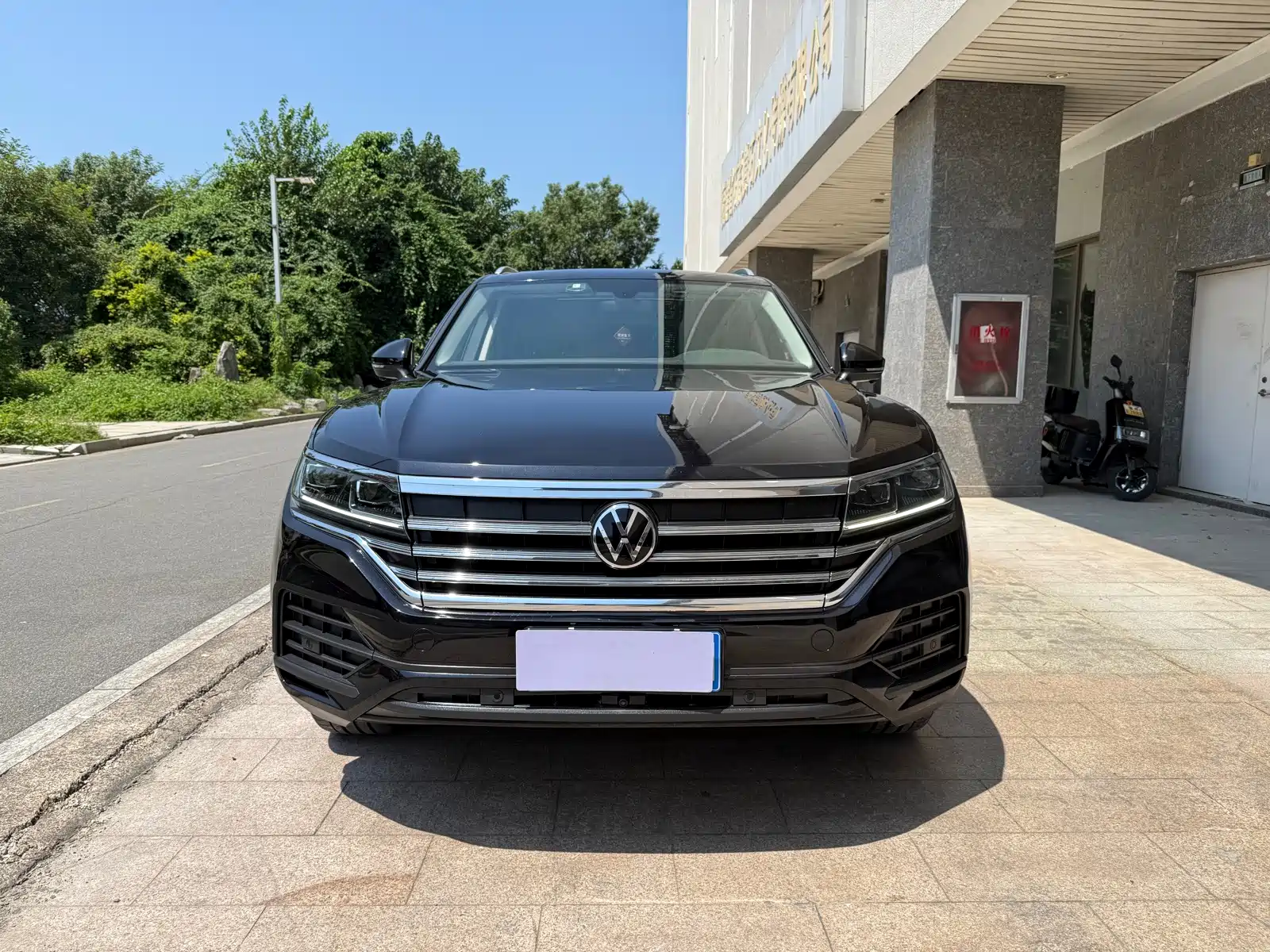 Фото 2 - Volkswagen Touareg