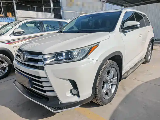 TOYOTA HIGHLANDER