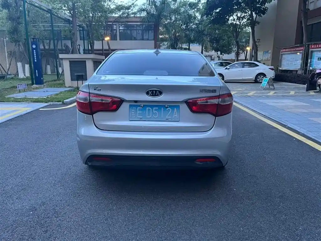 Kia K2 2012 Sedan 1.4L AT GLS Commemorative Edition фото 8