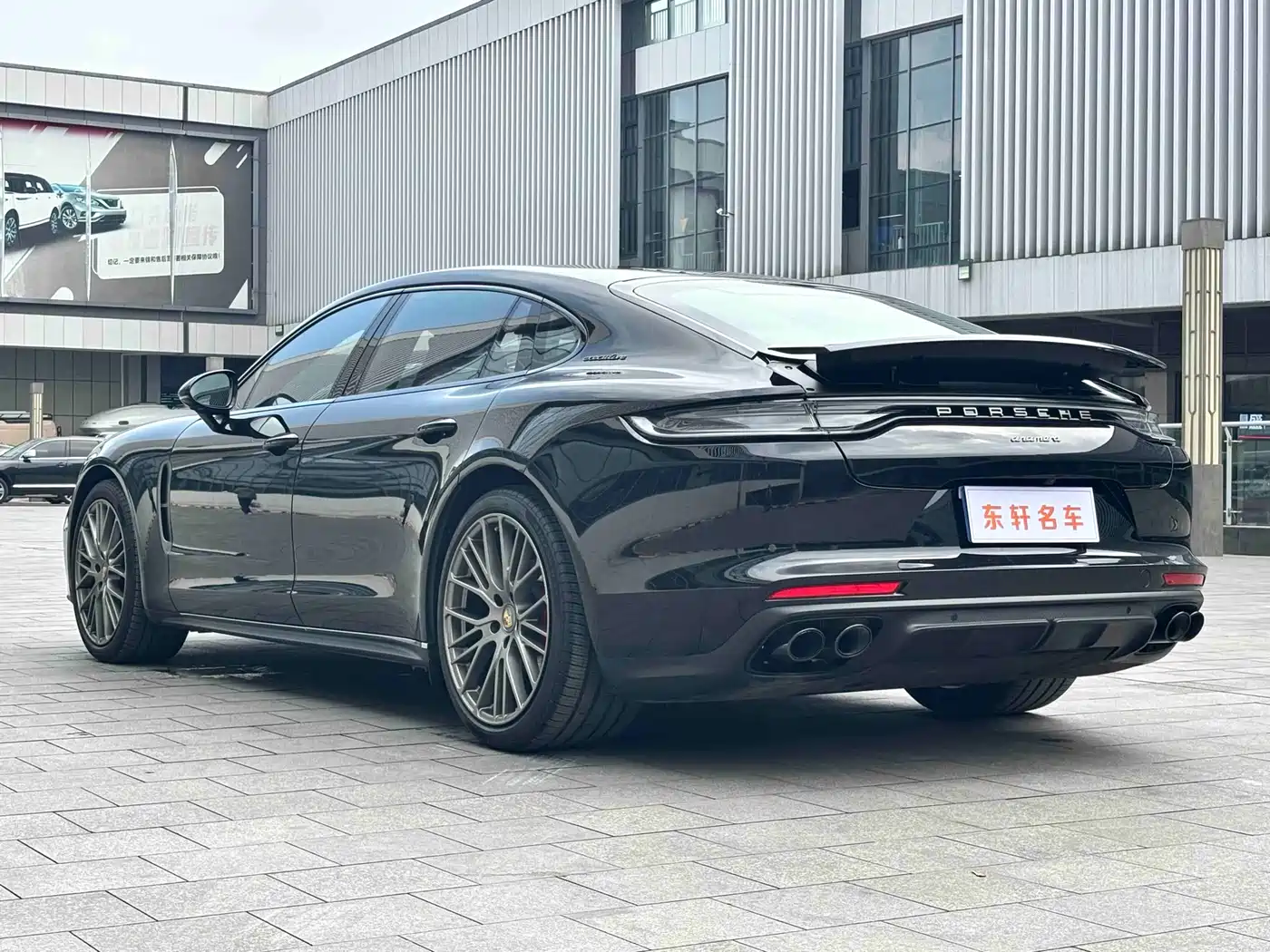 Porsche Panamera 2023 Panamera Executive Long Wheelbase Platinum Edition 2.9T фото 16