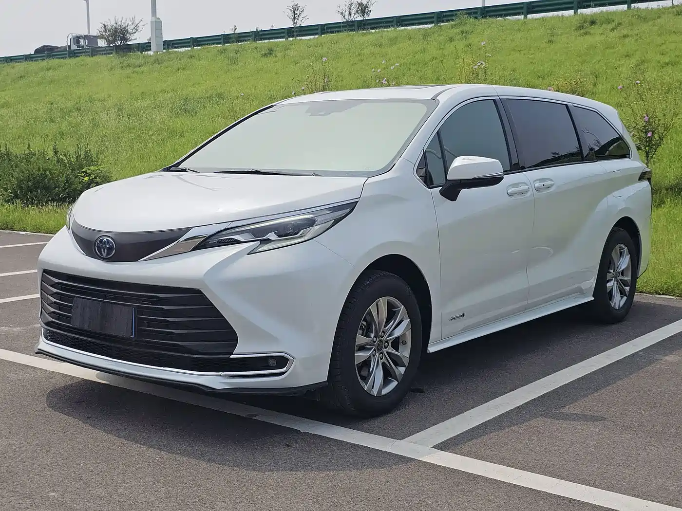 Toyota Toyota Sienna 2023 2.5L Hybrid Comfort Edition