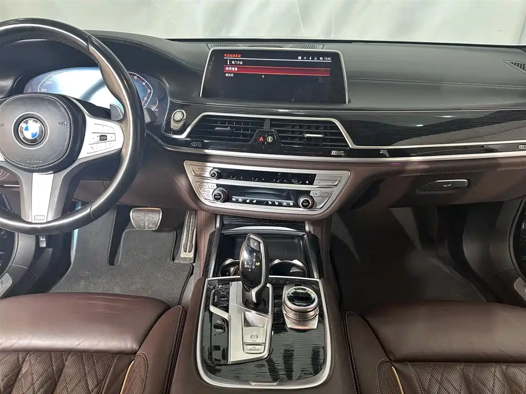 BMW 7 Series 2021 Model 740Li Leading M Sport Package фото 10