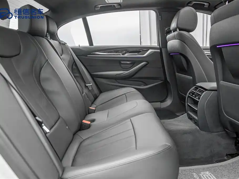 BMW 5 Series 2018 525Li M Sport Package фото 16