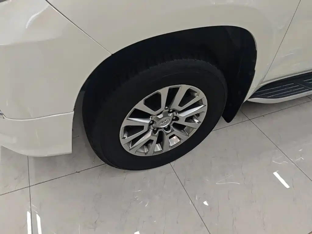 Фото 23 - Toyota Prado