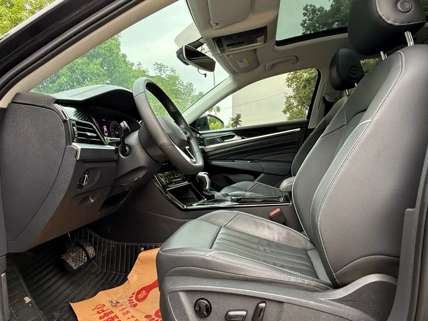 Volkswagen Passat 2022 330TSI Elite Edition фото 4