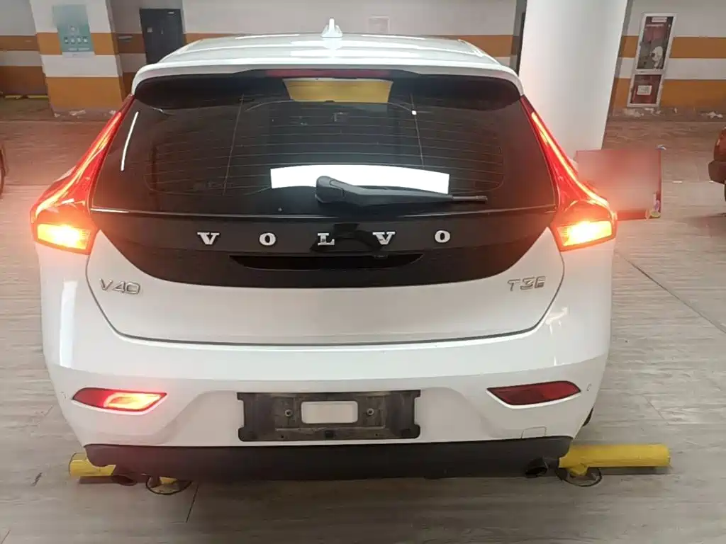 Volvo V40 2017 2018 T3 R-Design Edition