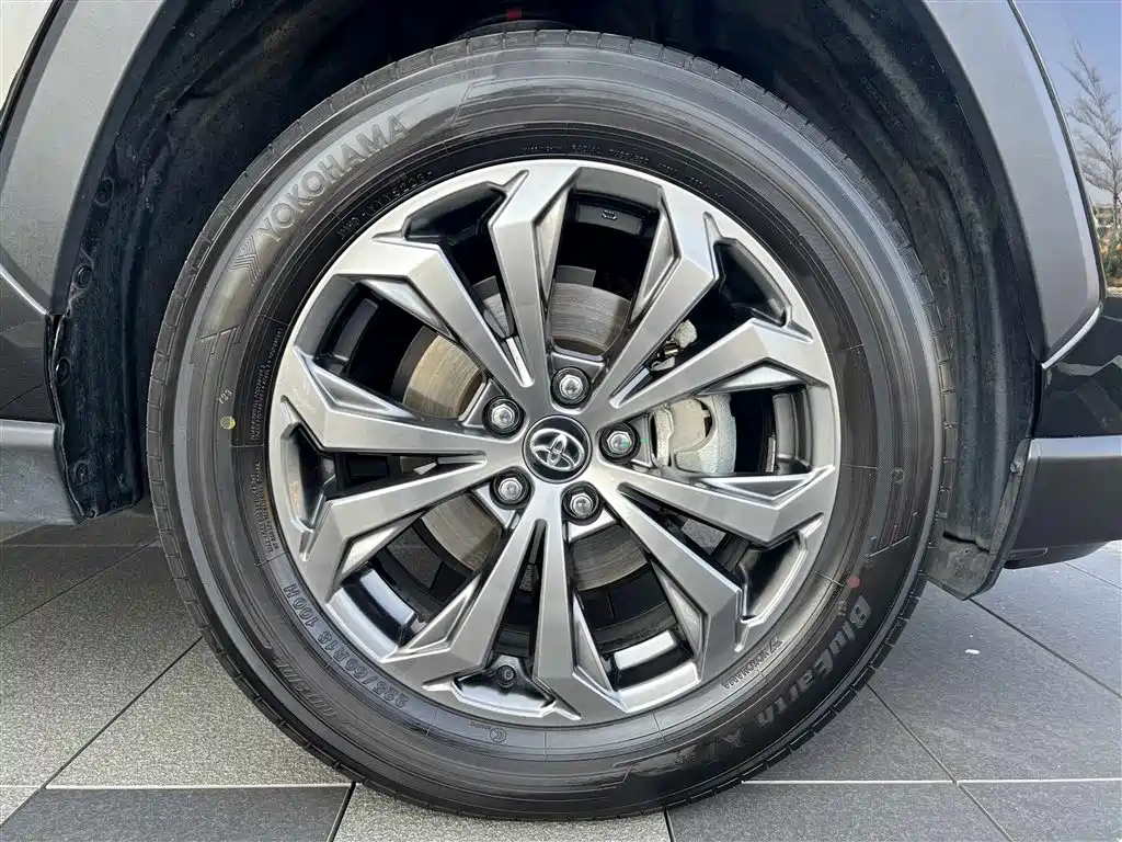 Toyota RAV4 Rongfang 2023 2.0L CVT 2WD Fashion Edition фото 13