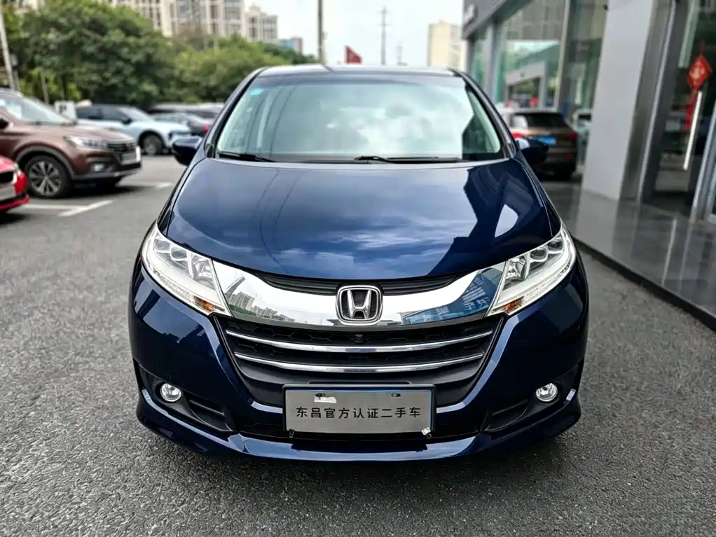 Фото 2 - Honda Odyssey