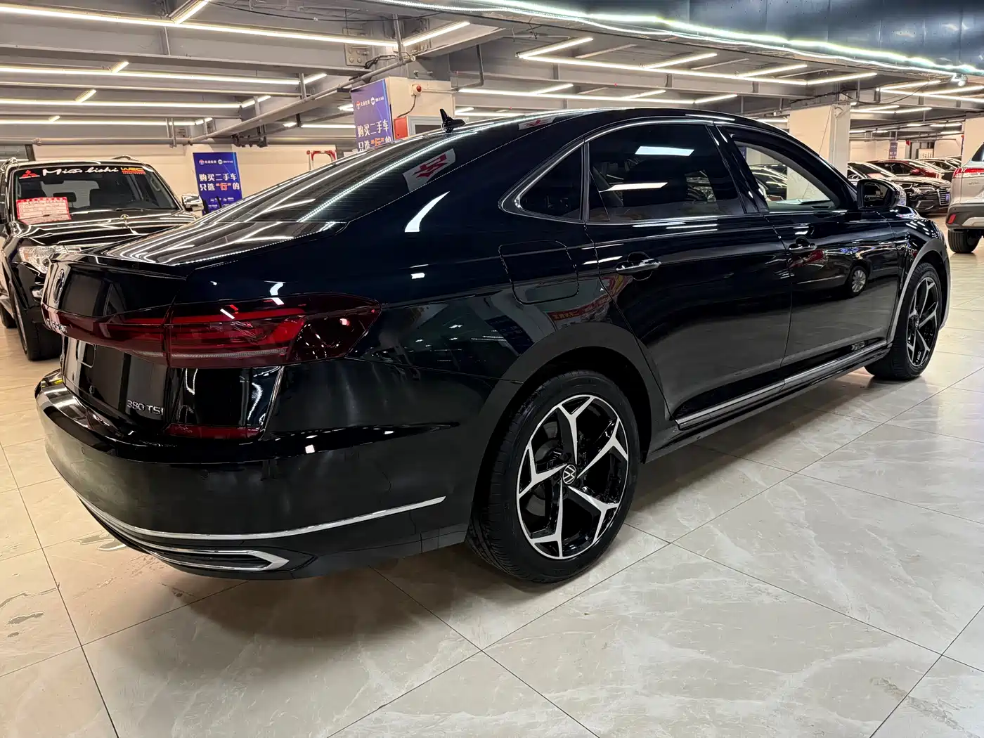 Volkswagen Passat 2024 380TSI Starlight Dragon Glory Edition фото 8
