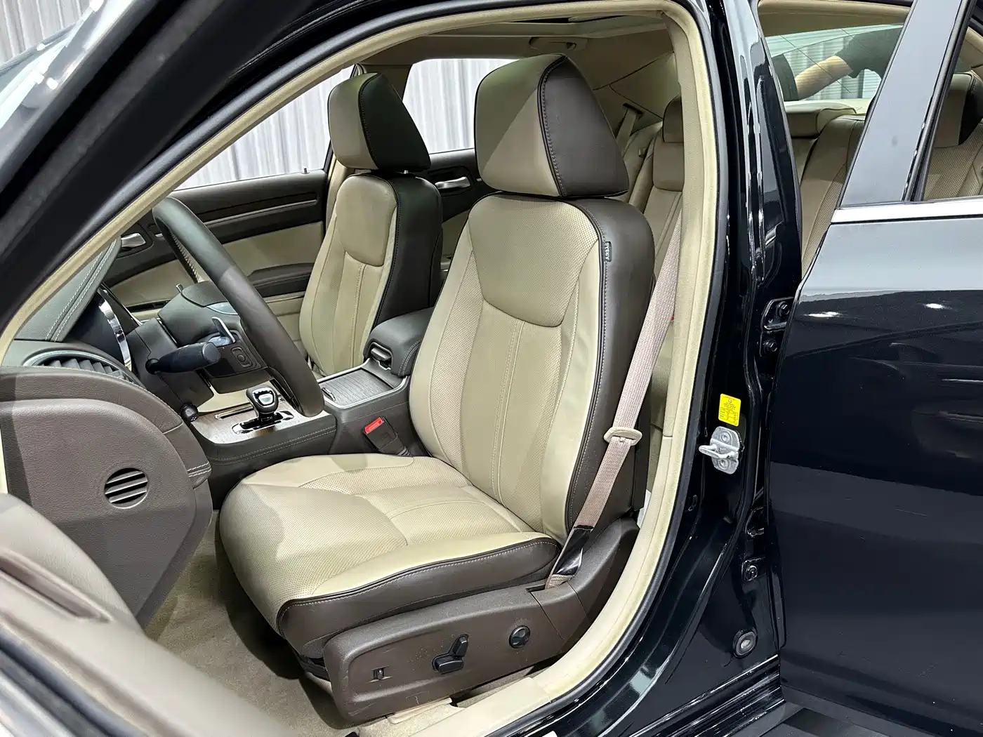 Chrysler 300C (Import) 2013 2013 3.6L Premium Edition