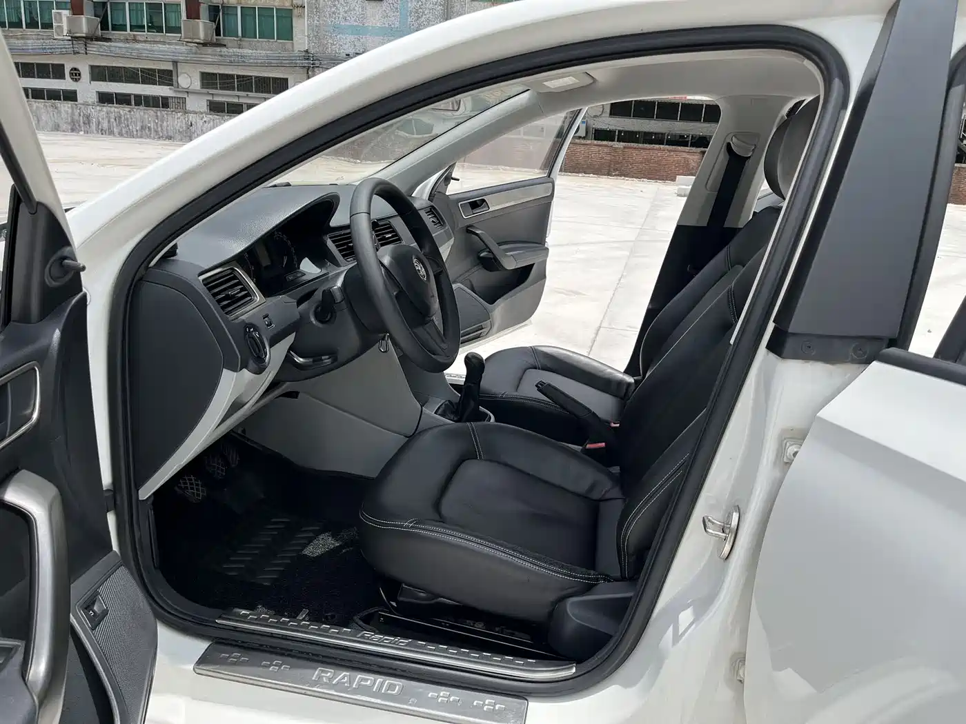 Škoda Rapid 2016 1.6L Manual Forward Edition фото 12