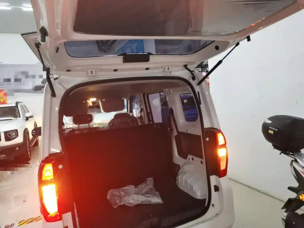 صورة 19 - Wuling Motors Wuling Zhiguang NEV