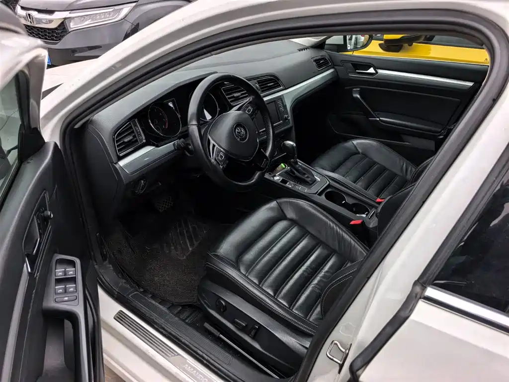 Volkswagen Lamando 2015 330TSI DSG Luxury Edition фото 9