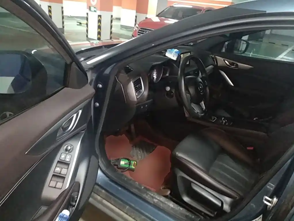 Mazda CX-4 2016 2016 2.5L AWD Sky Passion Edition