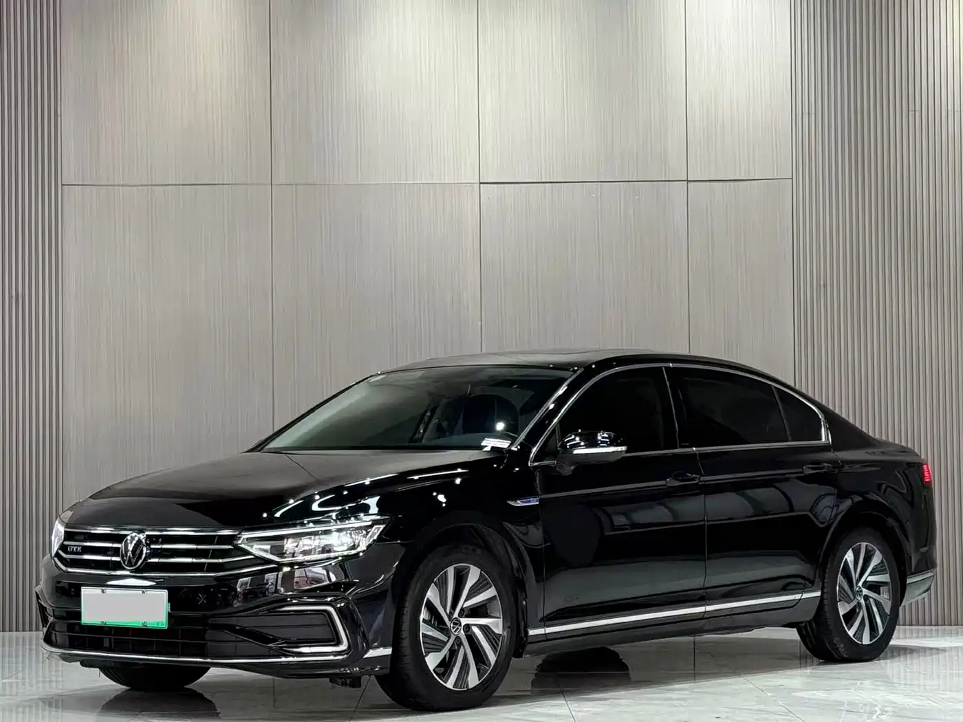 VOLKSWAGEN MAGOTAN GTE PLUG IN HYBRID